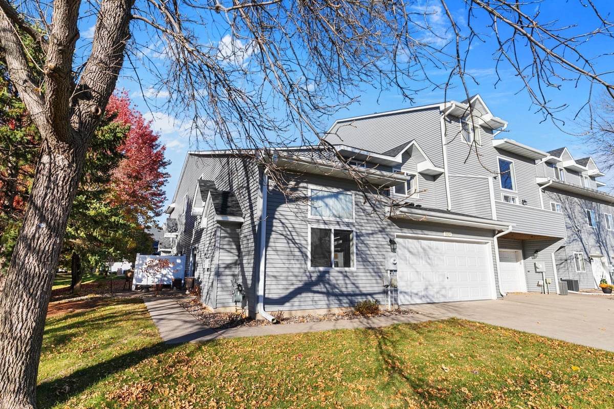 700 Kingfisher Lane #F, Woodbury, MN 55125