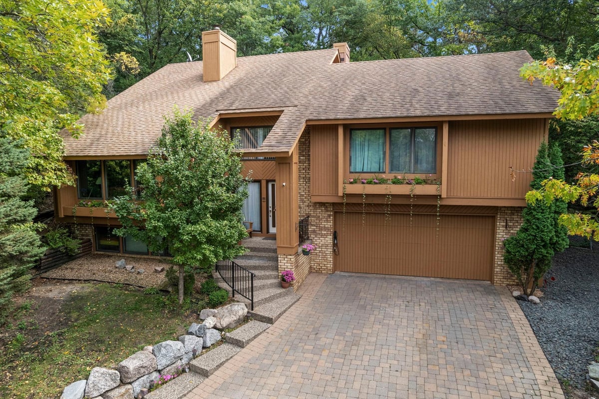 9073 Hyland Creek Circle, Bloomington, MN 55437