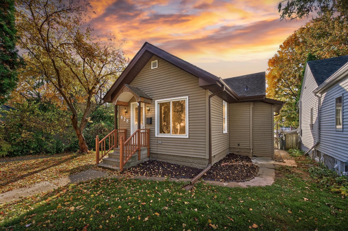 628 Iowa Avenue E, Saint Paul, MN 55130