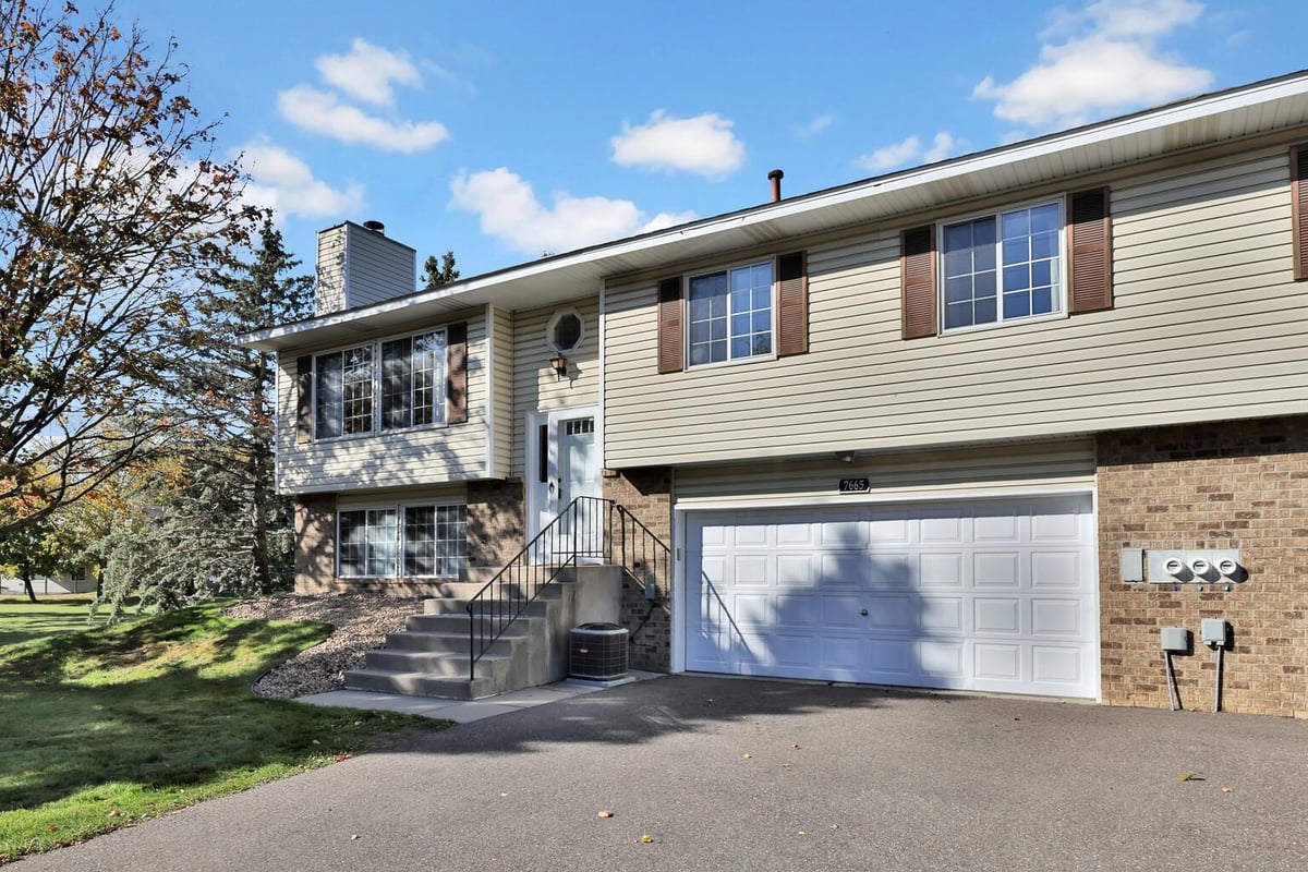 7665 Afton Court, Woodbury, MN 55125