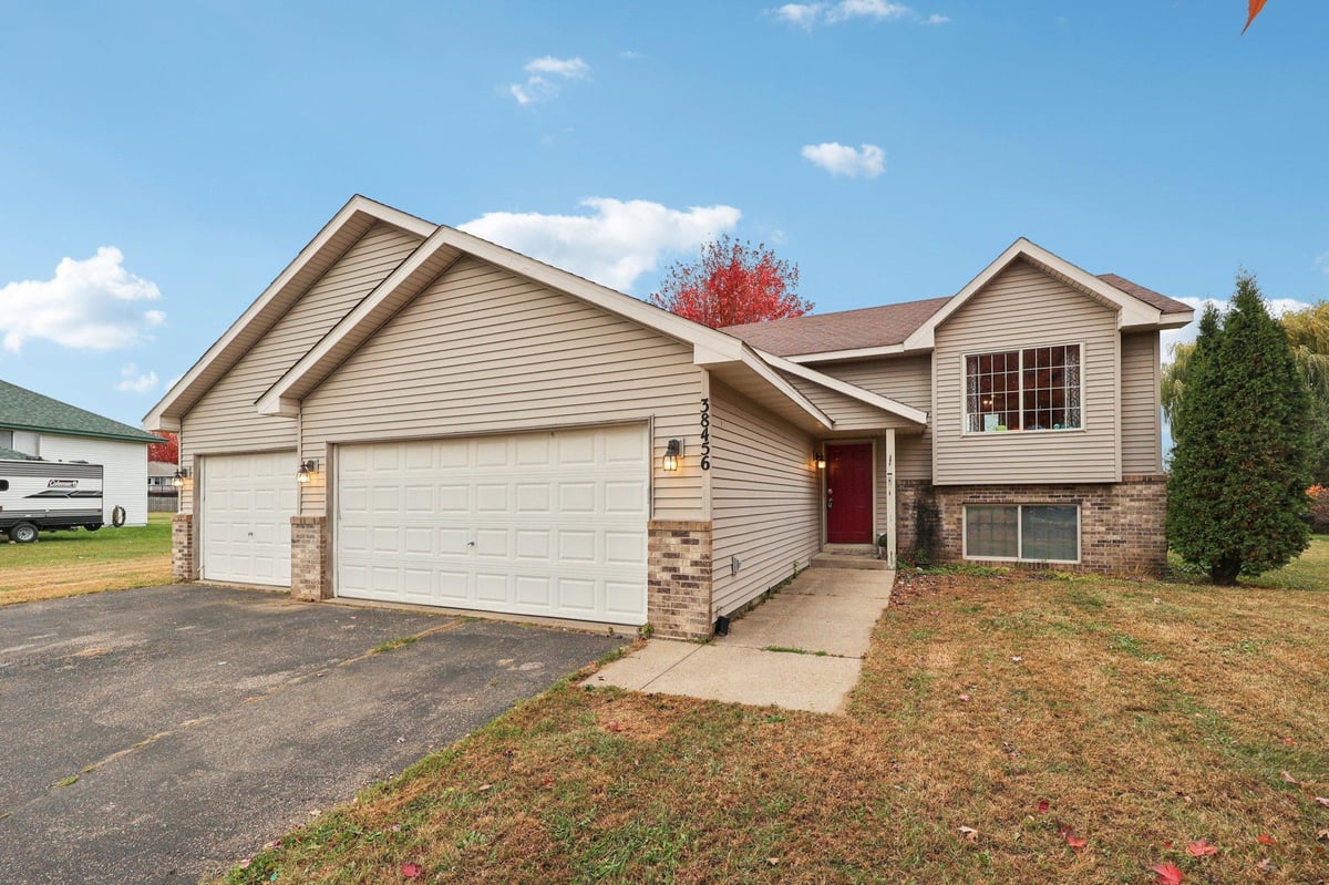 38456 Coventry Drive, North Branch, MN 55056