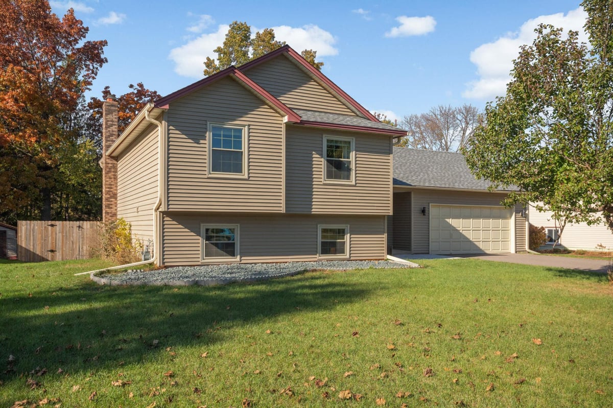 7590 Lakeside Road NE, Fridley, MN 55432