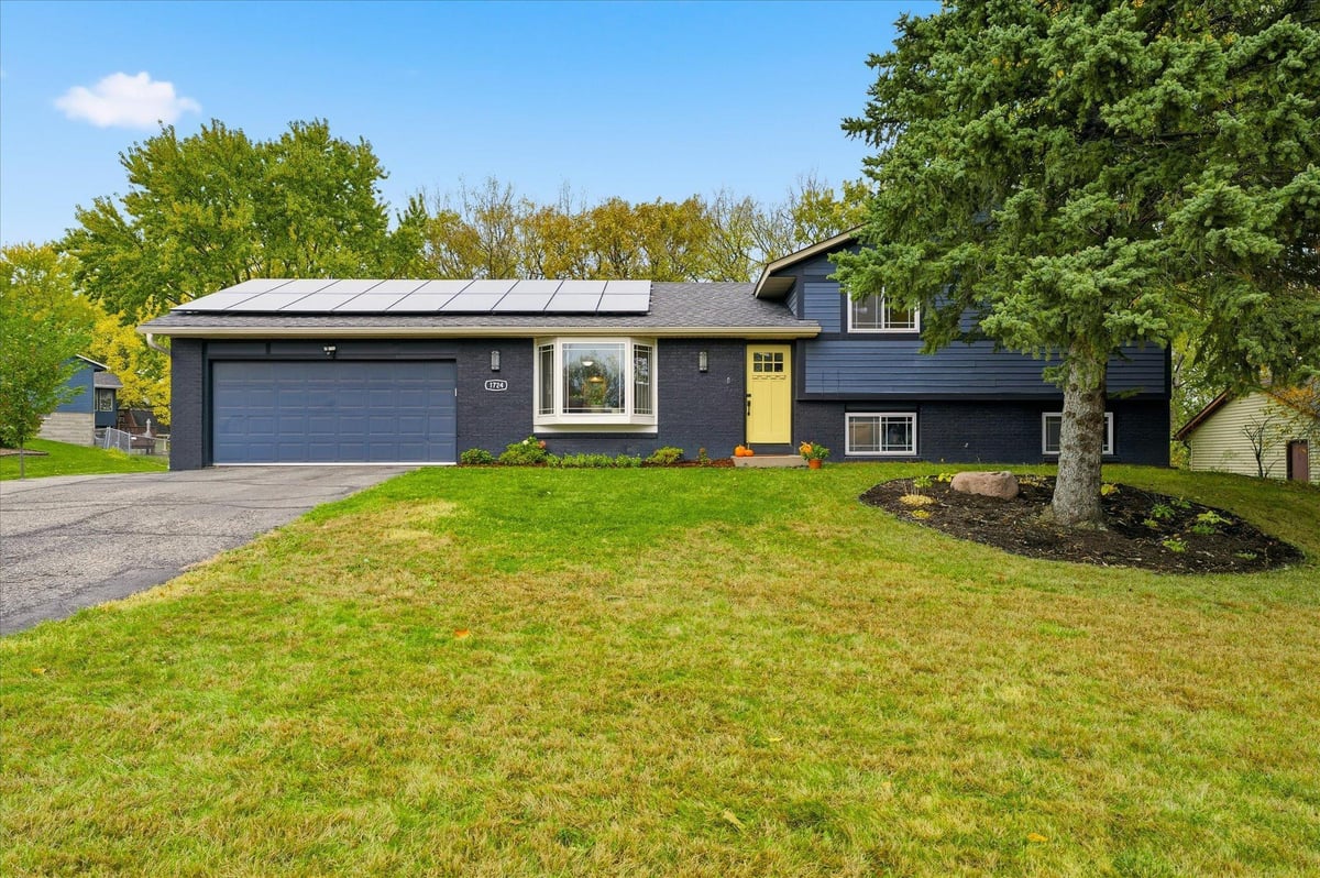 1724 W 140th Street, Burnsville, MN 55337
