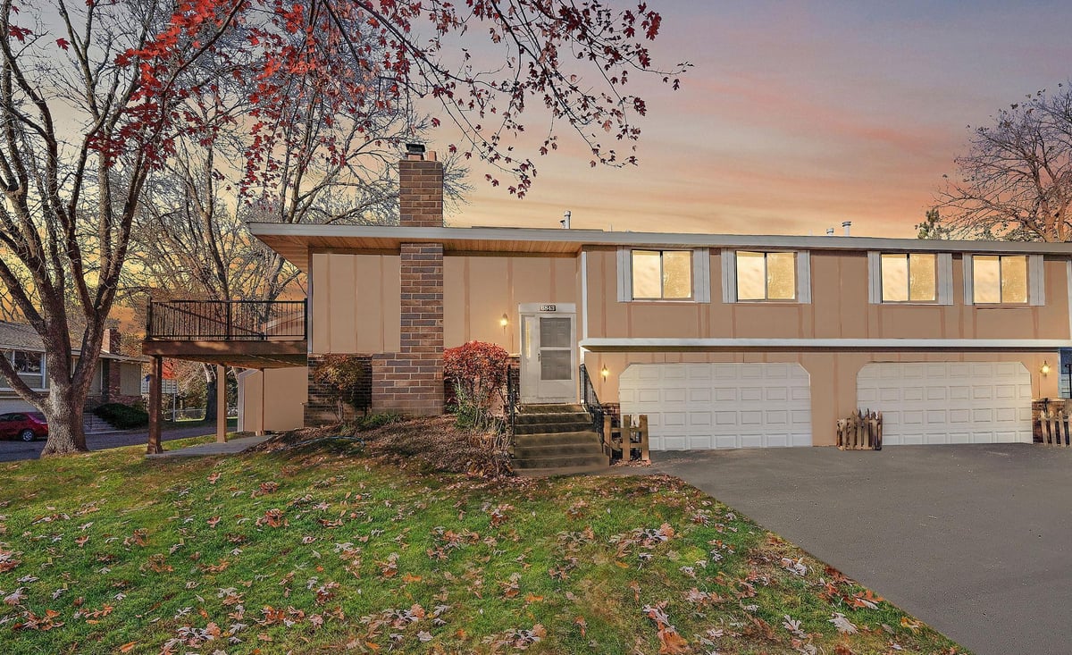 6843 Macbeth Court, Woodbury, MN 55125