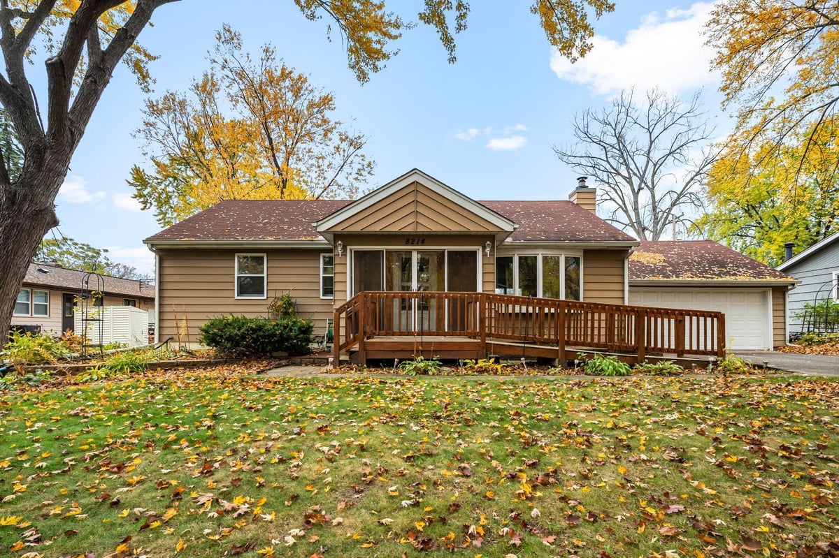 8214 32nd Place N, Crystal, MN 55427