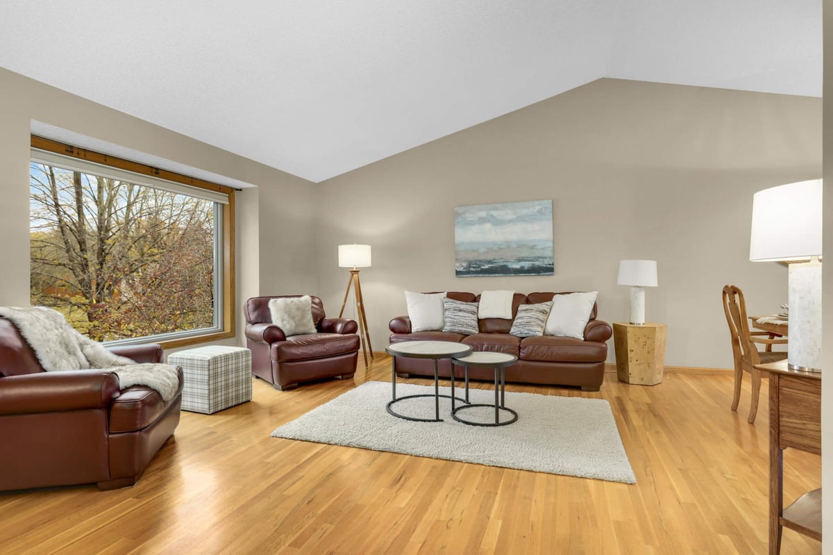 1105 W 158th Street, Burnsville, MN 55306