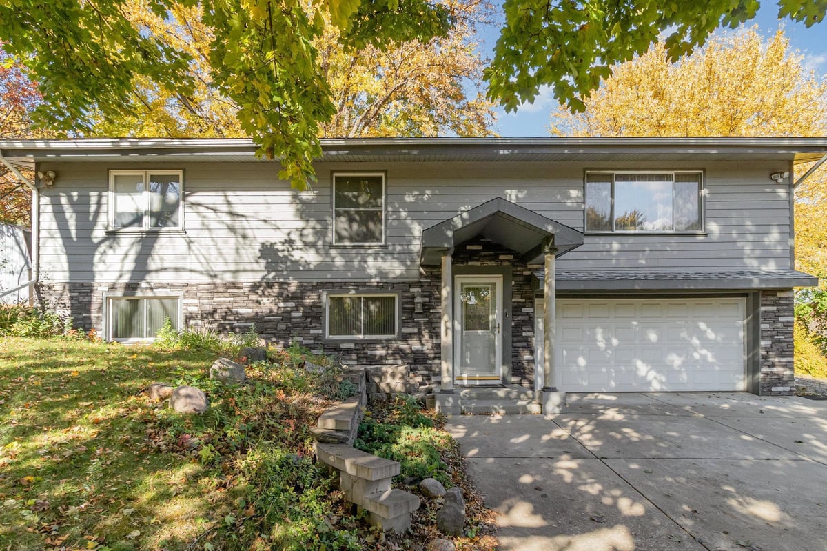 712 E 151st Street, Burnsville, MN 55306