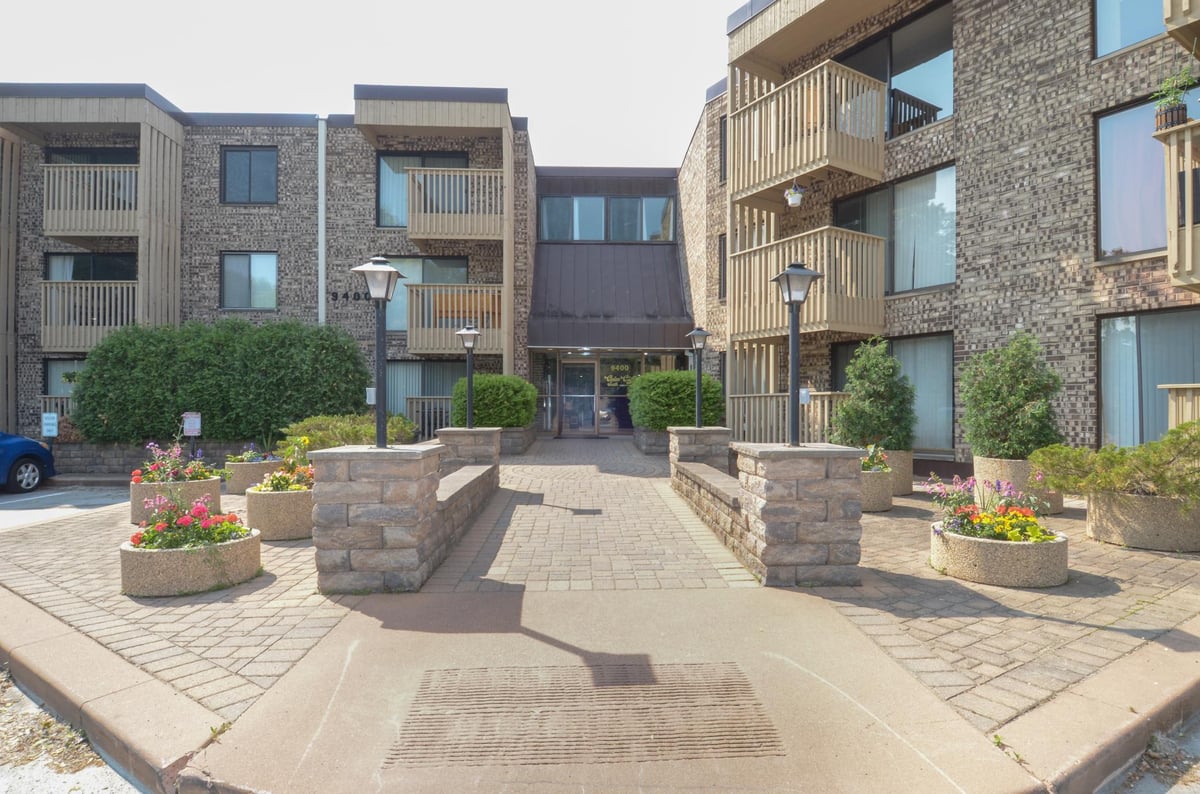 9400 Old Cedar Avenue S #121, Bloomington, MN 55425