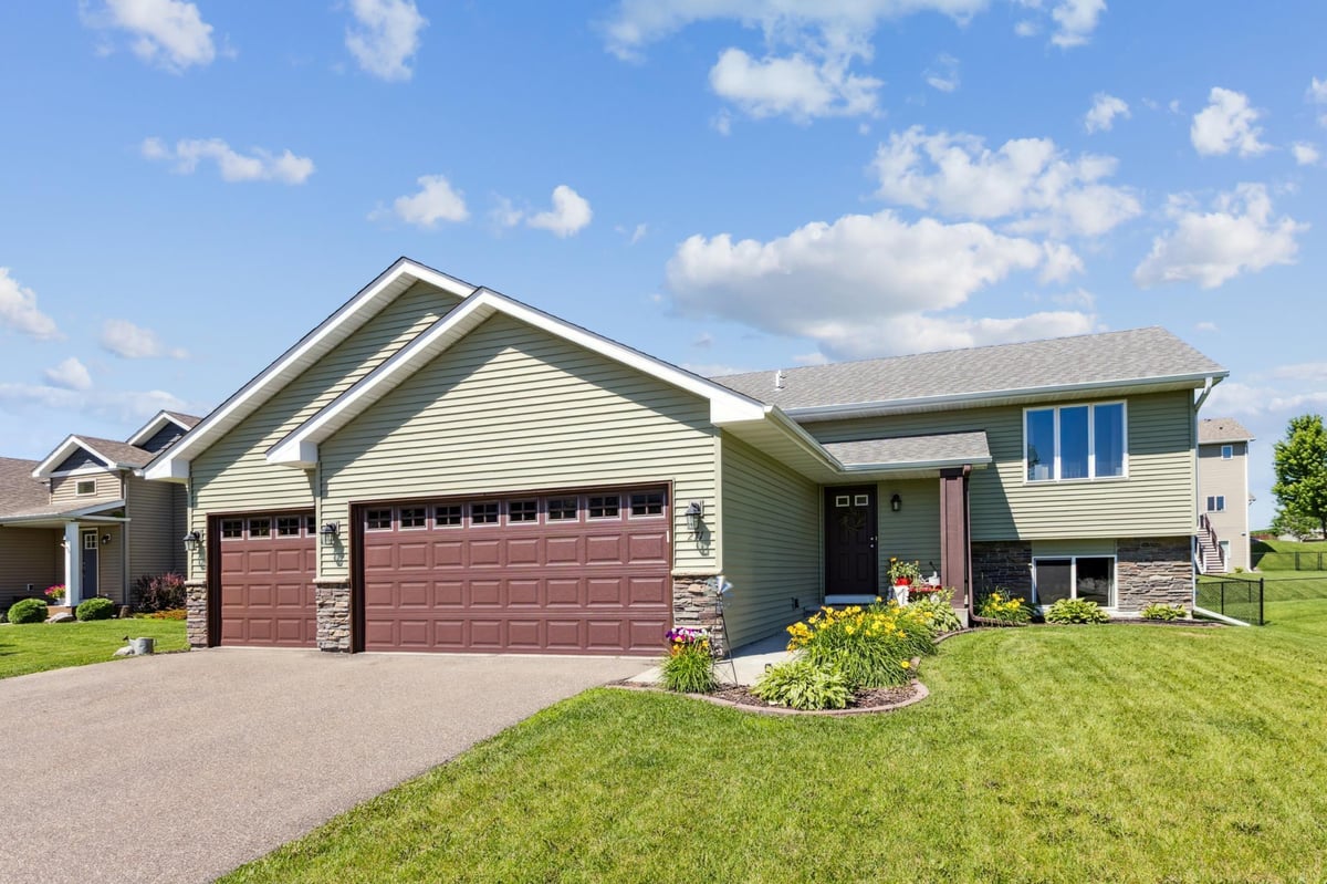 271 Greenway Drive, Delano, MN 55328