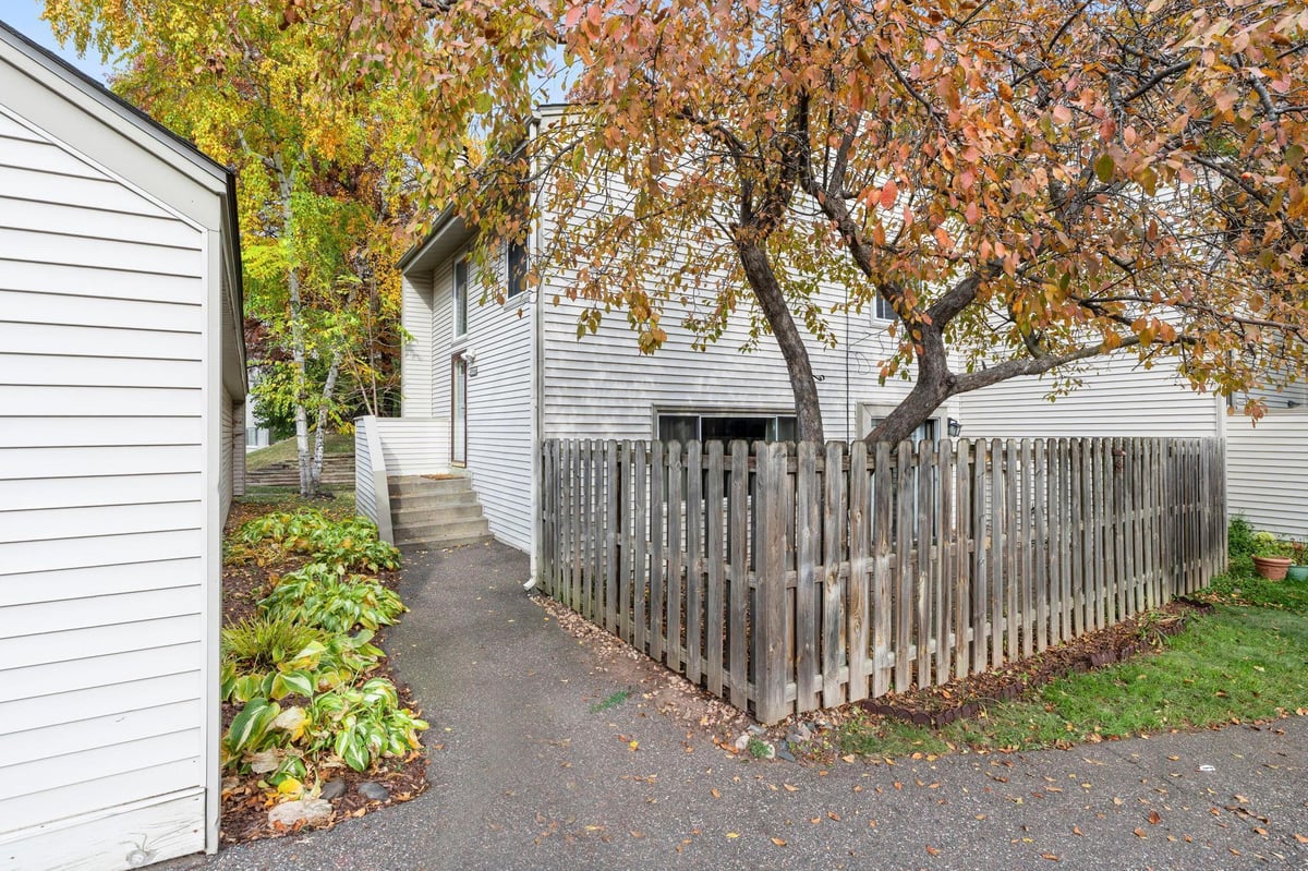 5527 E Bavarian Pass, Fridley, MN 55432