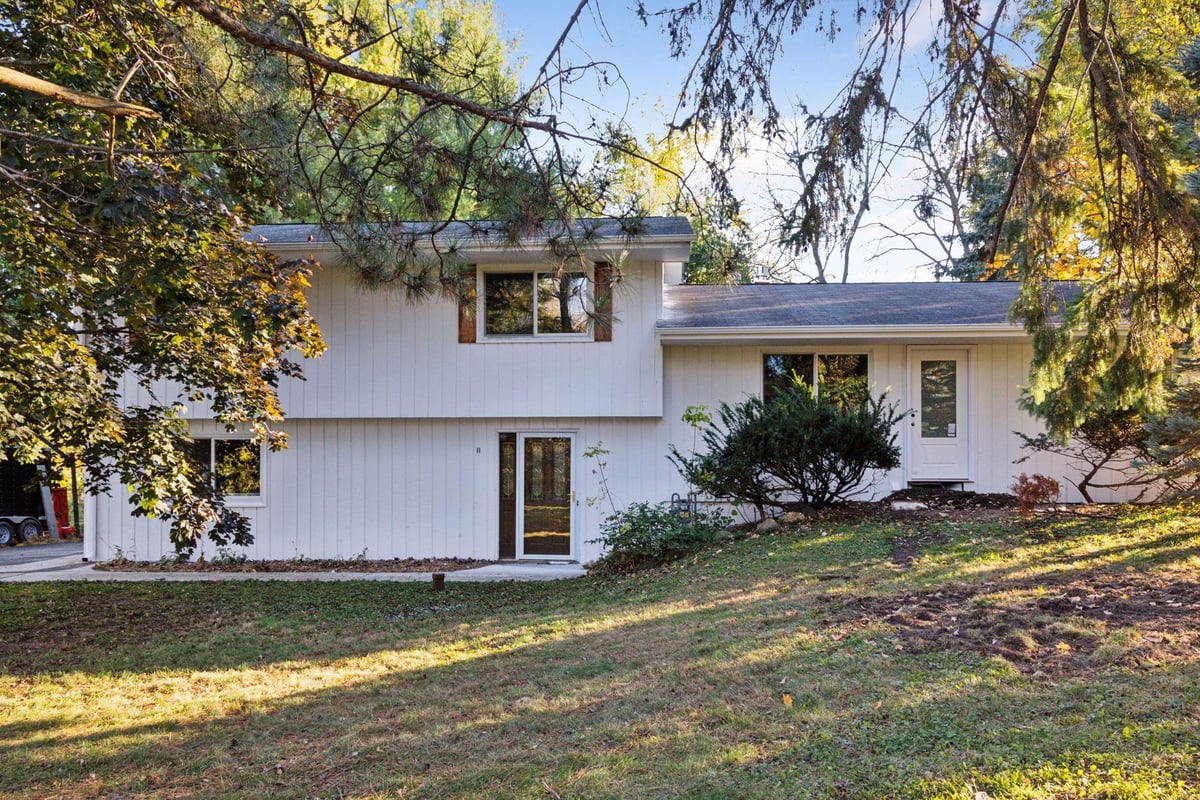 18065 Berry Lane, Wayzata, MN 55391