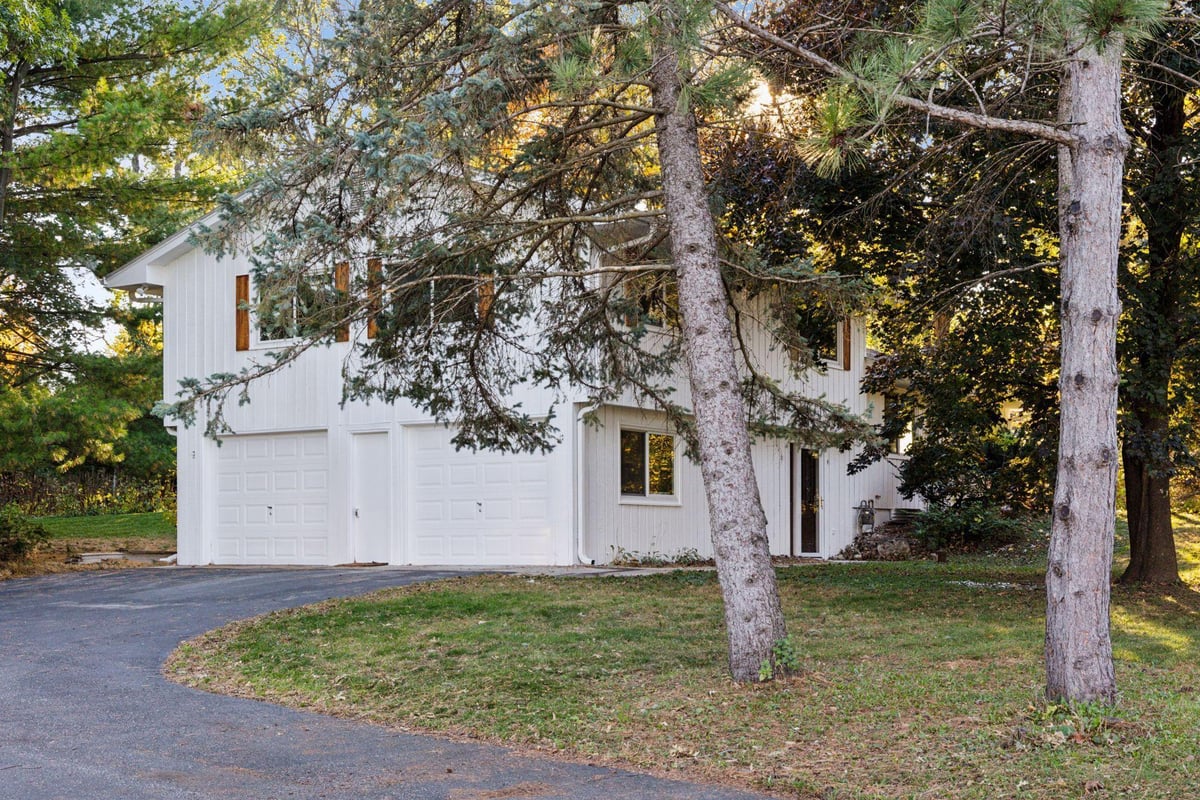 18065 Berry Lane, Deephaven, MN 55391