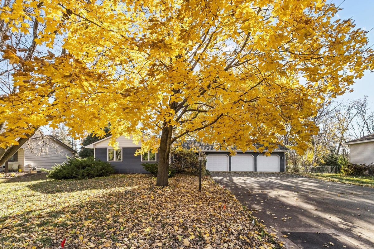 16405 13th Avenue N, Plymouth, MN 55447