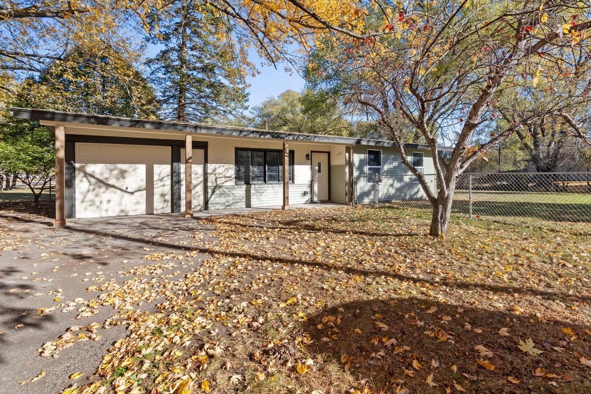 11927 Vintage Street NW, Coon Rapids, MN 55433