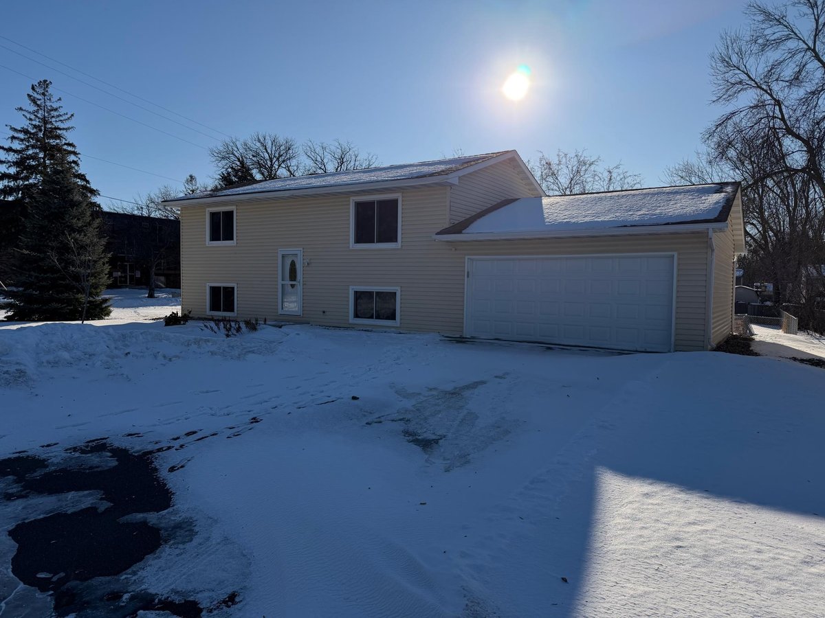802 9th Avenue SW, Forest Lake, MN 55025