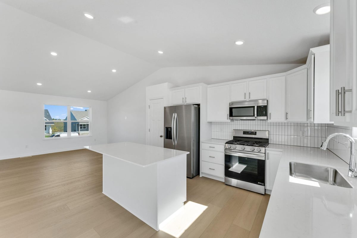 1063 Ashbury Lane NE, Hanover, MN 55341