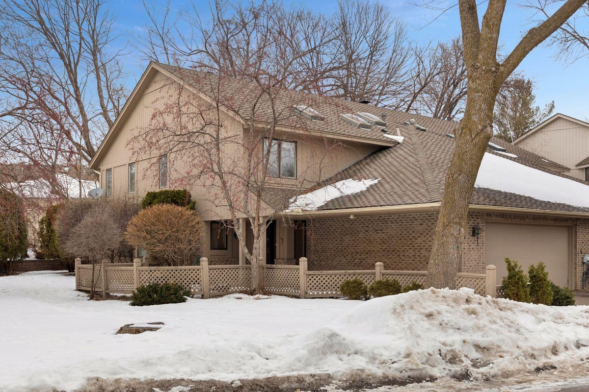 1135 Hollybrook Drive, Wayzata, MN 55391