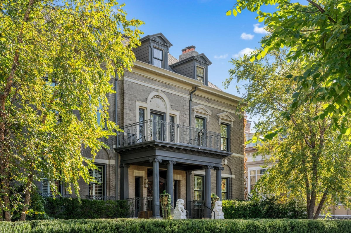 2201 Pillsbury Avenue S, Minneapolis, MN 55404