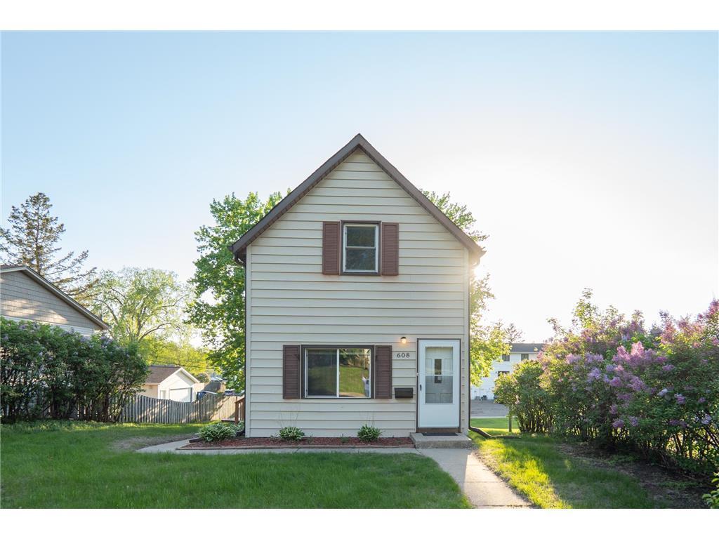 608 7th Ave S, Hopkins, MN 55343