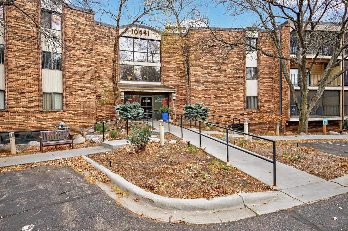 10441 Greenbrier Road #222, Hopkins, MN 55305