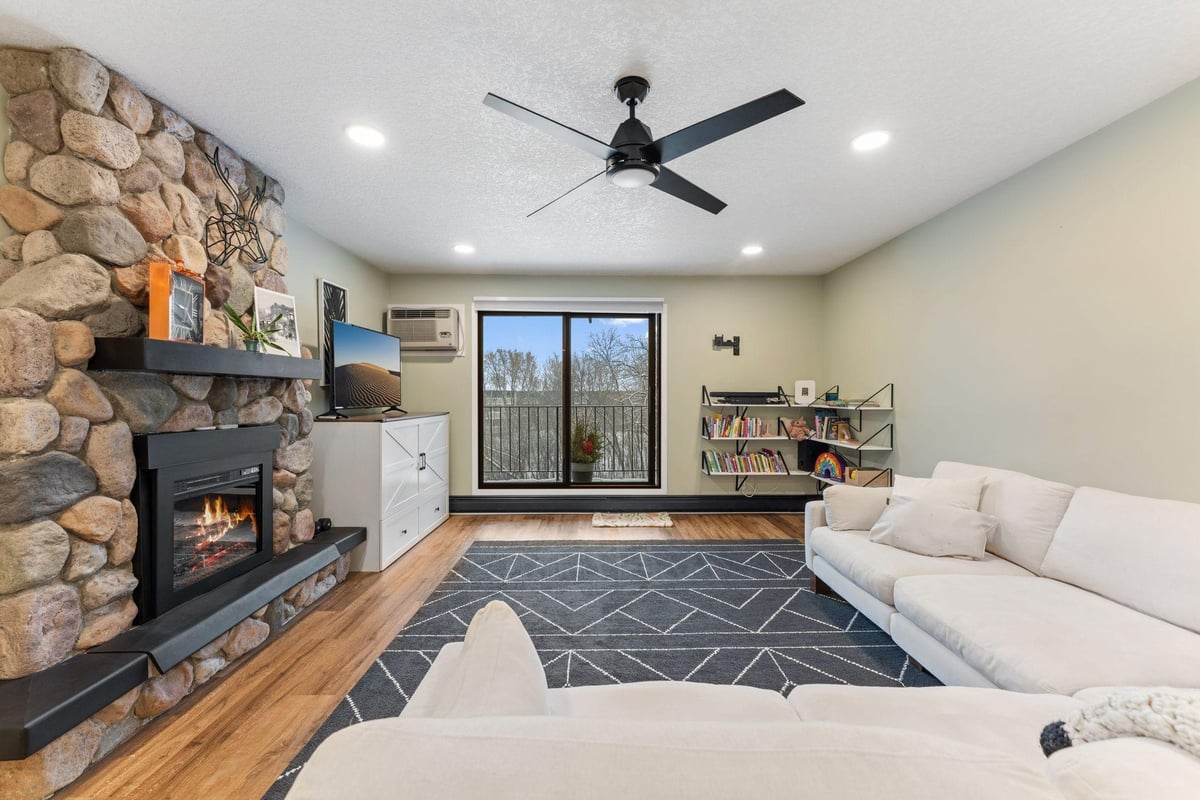 5607 Green Circle Drive #209, Hopkins, MN 55343