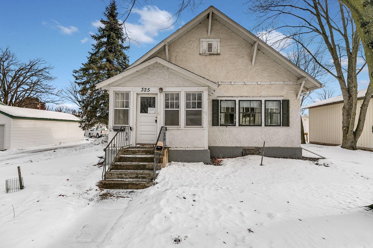 325 Central Avenue N, Milaca, MN 56353