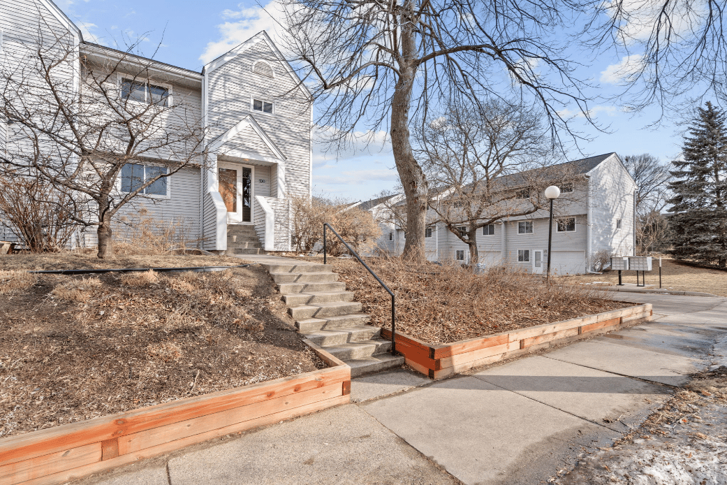 130 W 43rd Street, Minneapolis, MN 55409