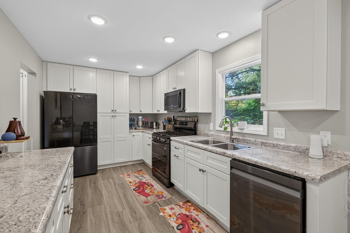 3425 Zenith Avenue N, Robbinsdale, MN 55422