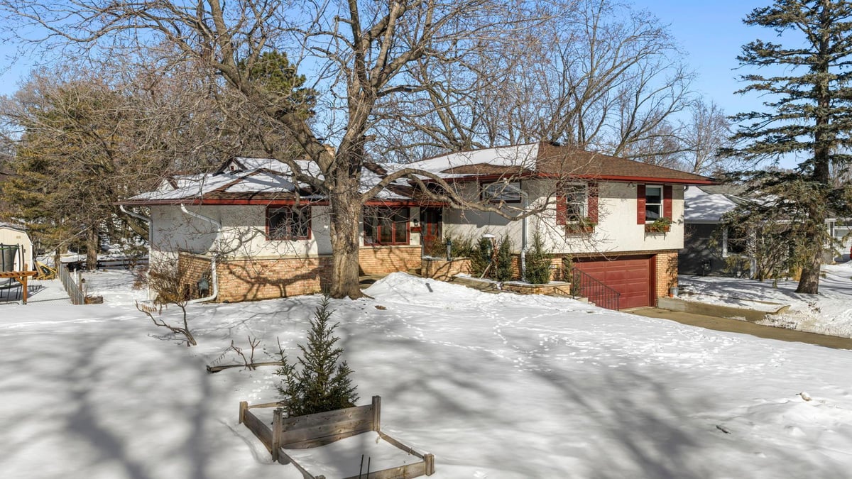 3700 Chowen Curve, Edina, MN 55410