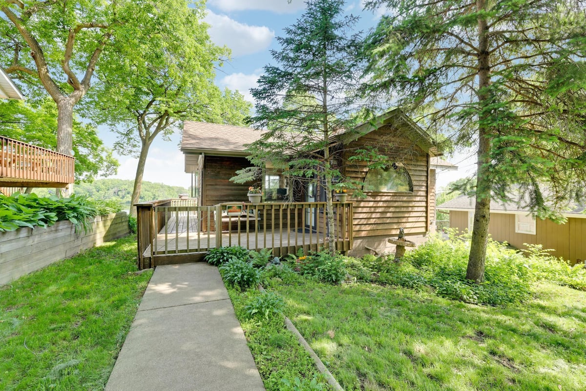 6240 Red Oak Road, Mound, MN 55364