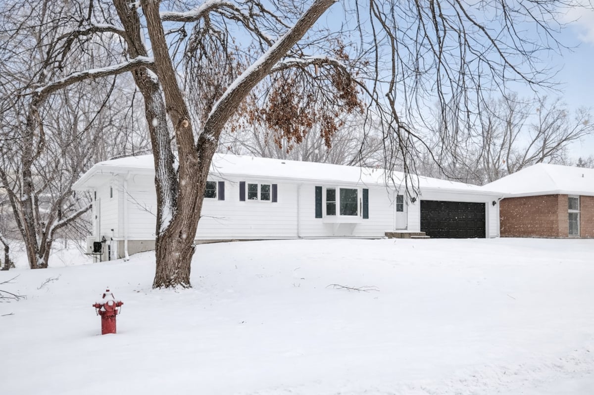 10920 Oak Knoll Terrace N, Hopkins, MN 55305