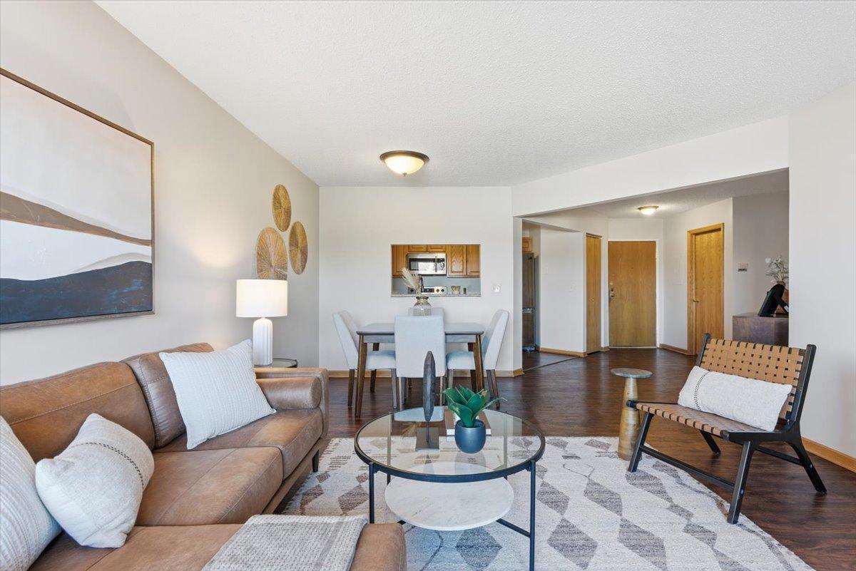 2425 E Franklin Avenue #212, Minneapolis, MN 55406