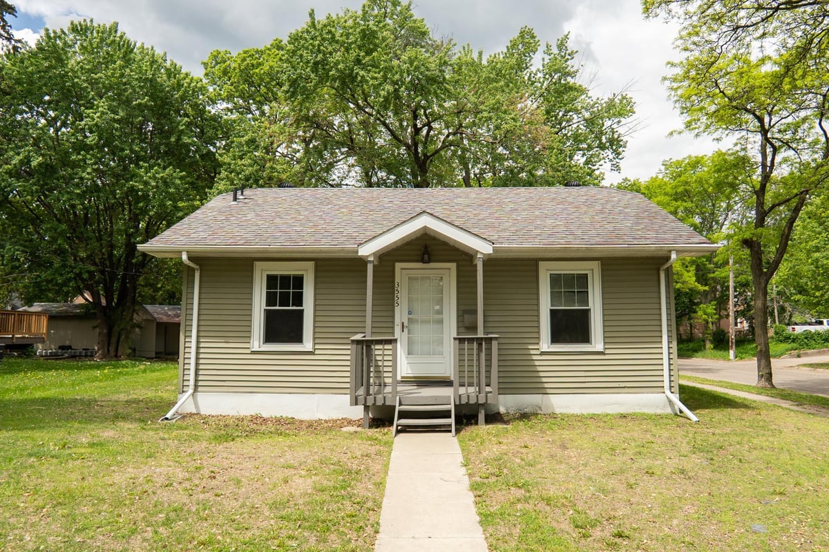 3555 Queen Avenue N, Minneapolis, MN 55412
