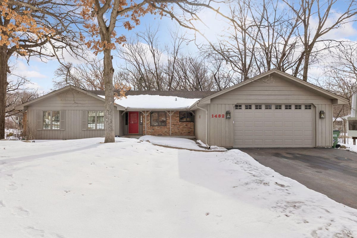1482 N Innsbruck Drive NE, Fridley, MN 55432