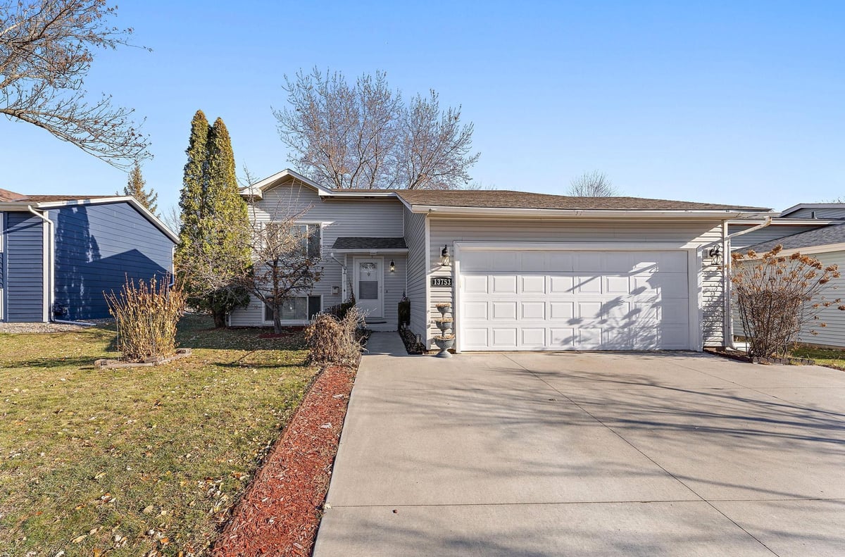 13753 Glenhurst Avenue, Savage, MN 55378