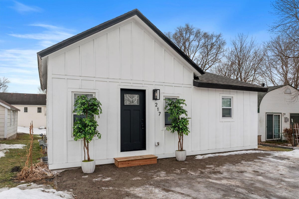 217 Franklin Avenue E, Delano, MN 55328