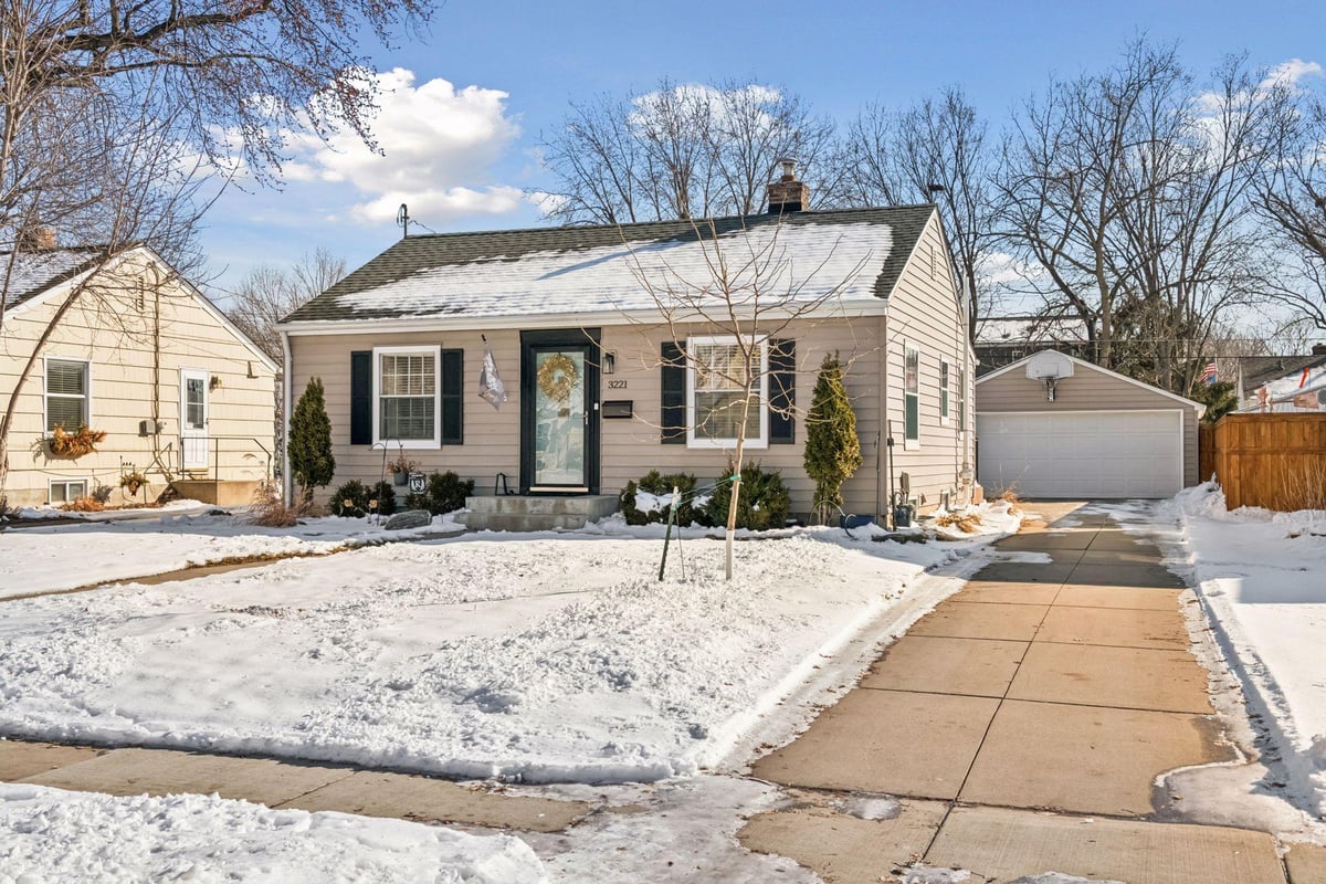 3221 Georgia Avenue S, Saint Louis Park, MN 55426