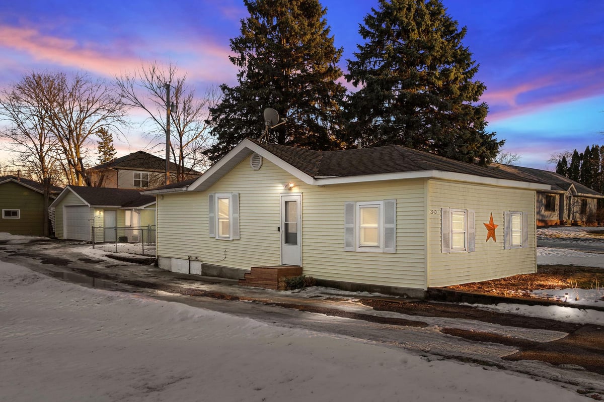 2740 Larch Lane N, Plymouth, MN 55441