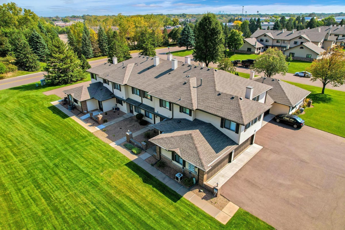 9900 55th Avenue N #8, Plymouth, MN 55442