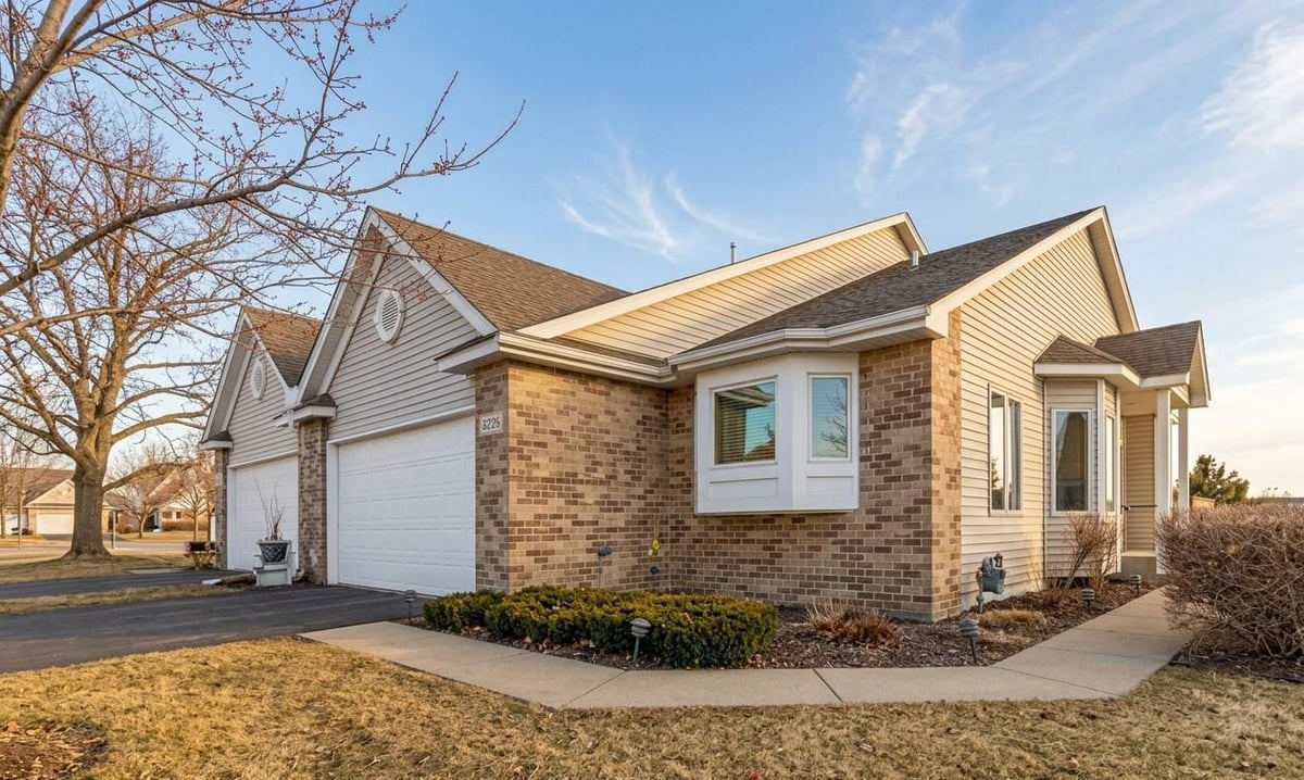 14326 Peninsula Point Drive, Savage, MN 55378