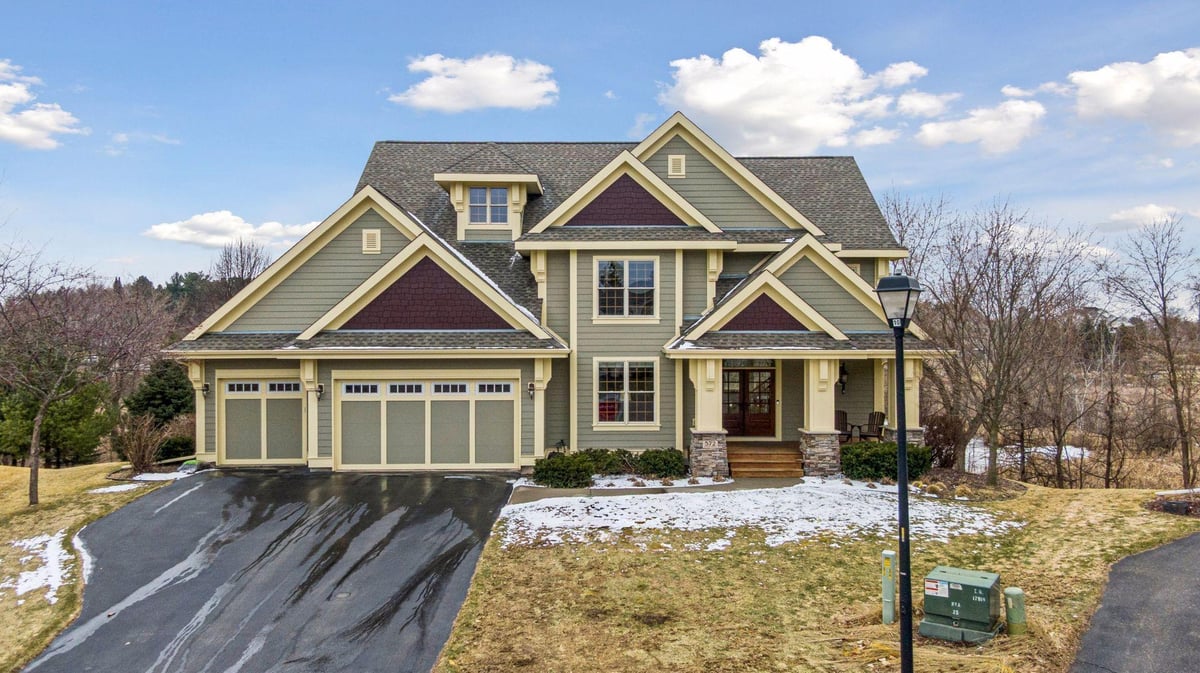 572 Spruce Circle, Eagan, MN 55123