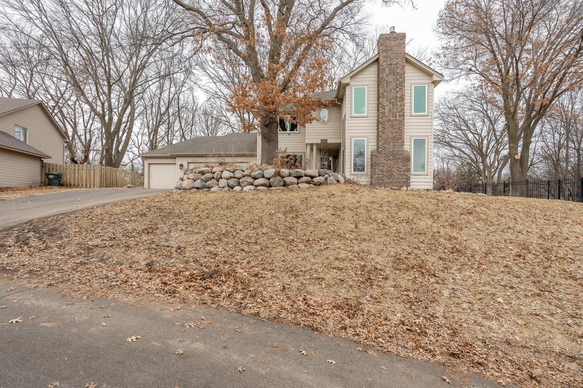 4809 Four Seasons Drive, Eagan, MN 55122