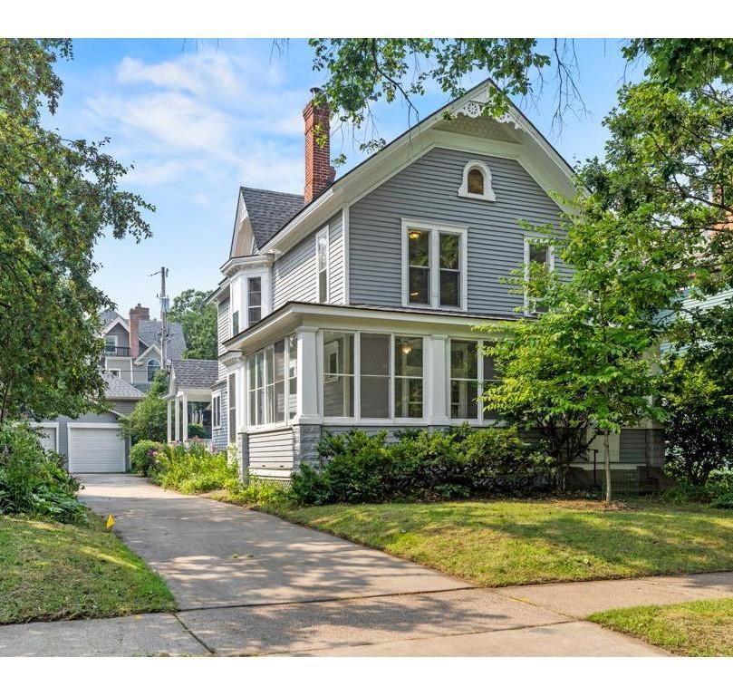 520 Holly Avenue, Saint Paul, MN 55102