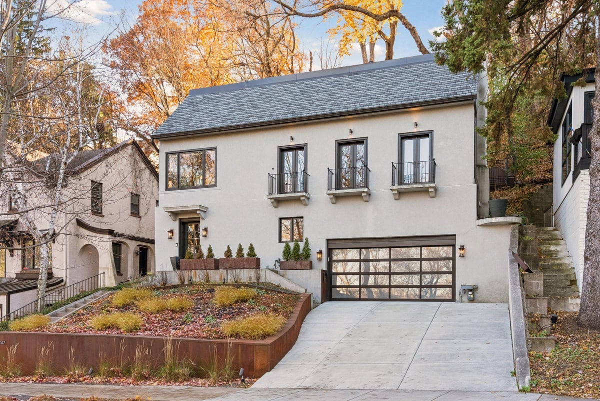 747 Kenwood Parkway, Minneapolis, MN 55403