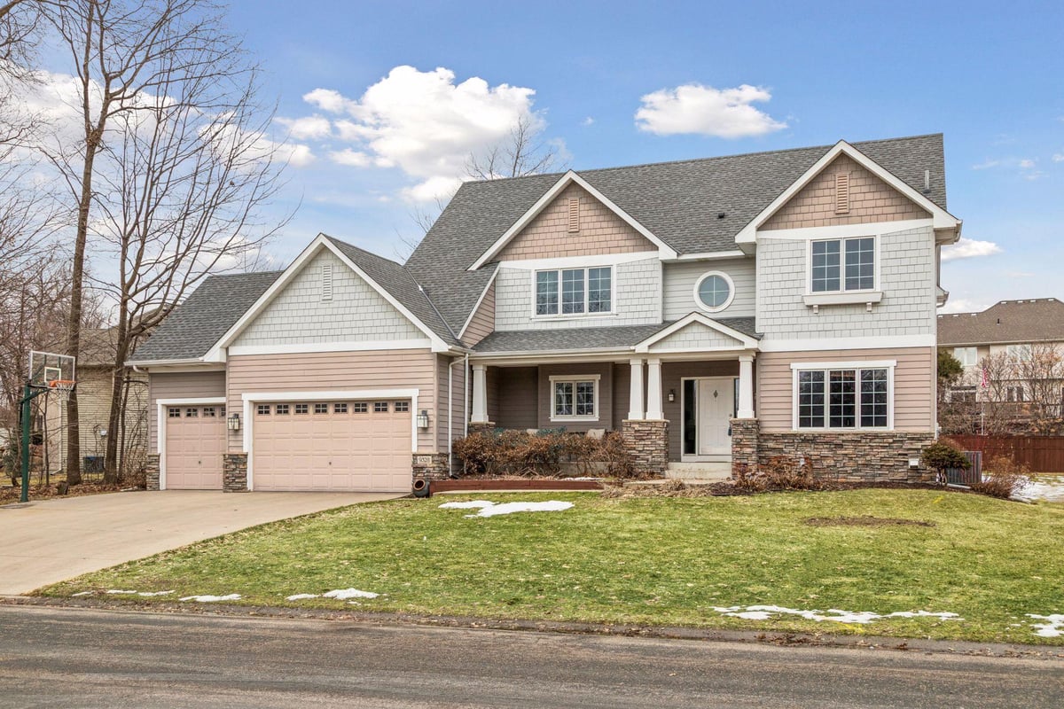 9328 Woodridge Way, Savage, MN 55378