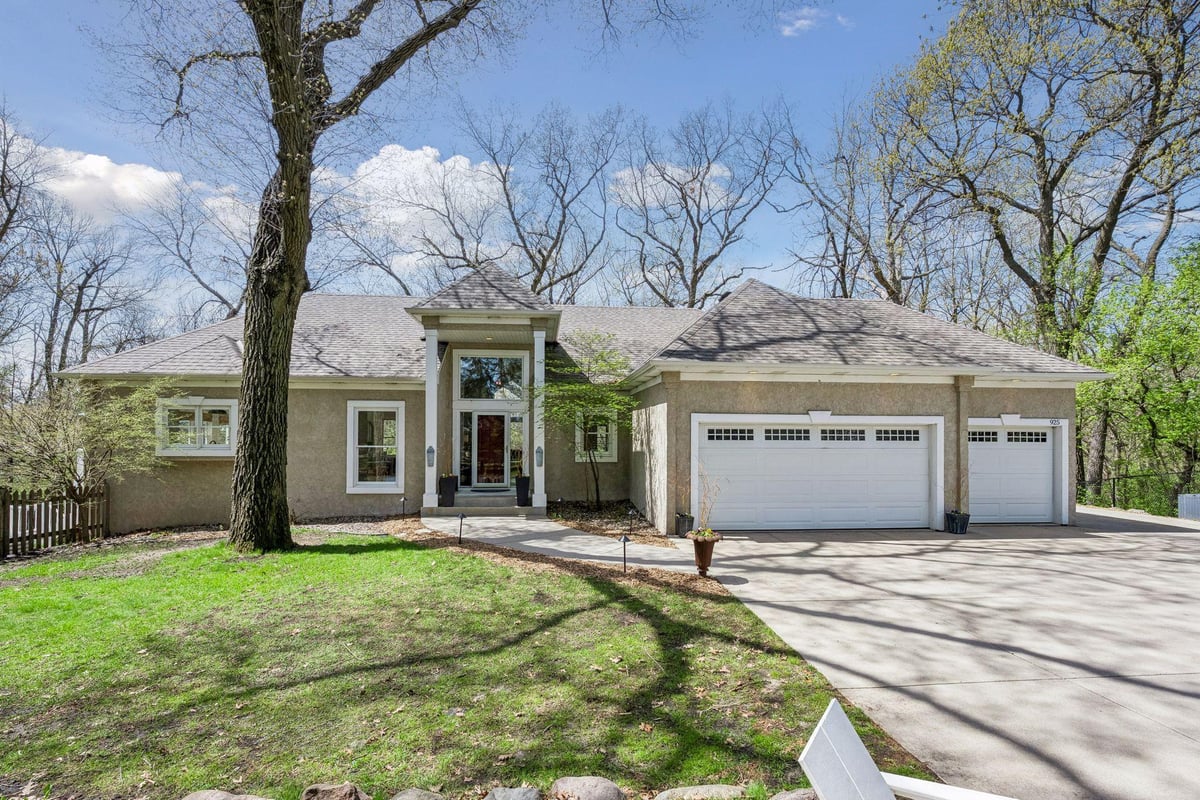 925 Queensland Lane N, Plymouth, MN 55447
