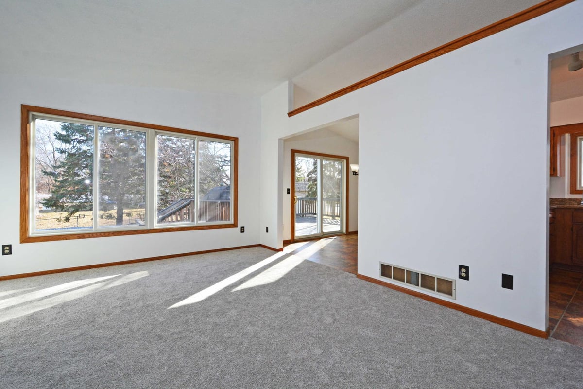 7581 23rd Street N, Oakdale, MN 55128