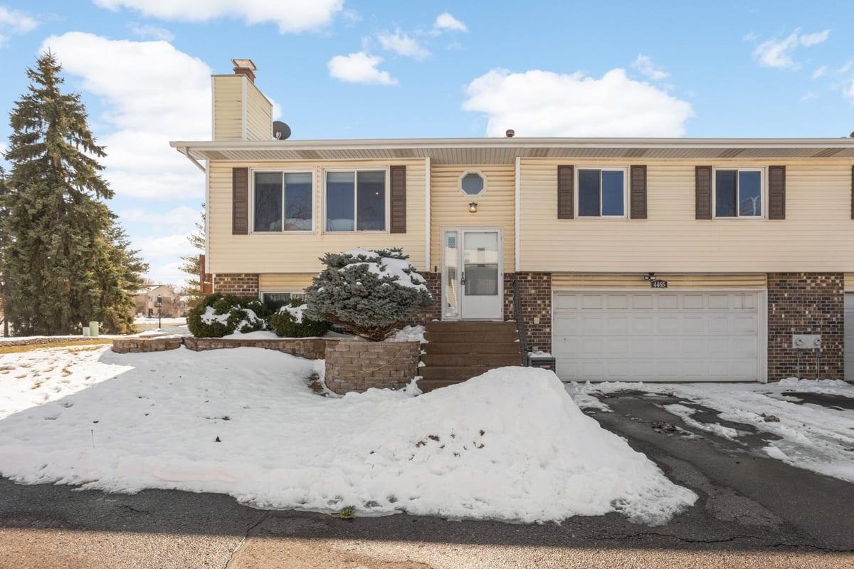 4465 Clover Lane, Eagan, MN 55122