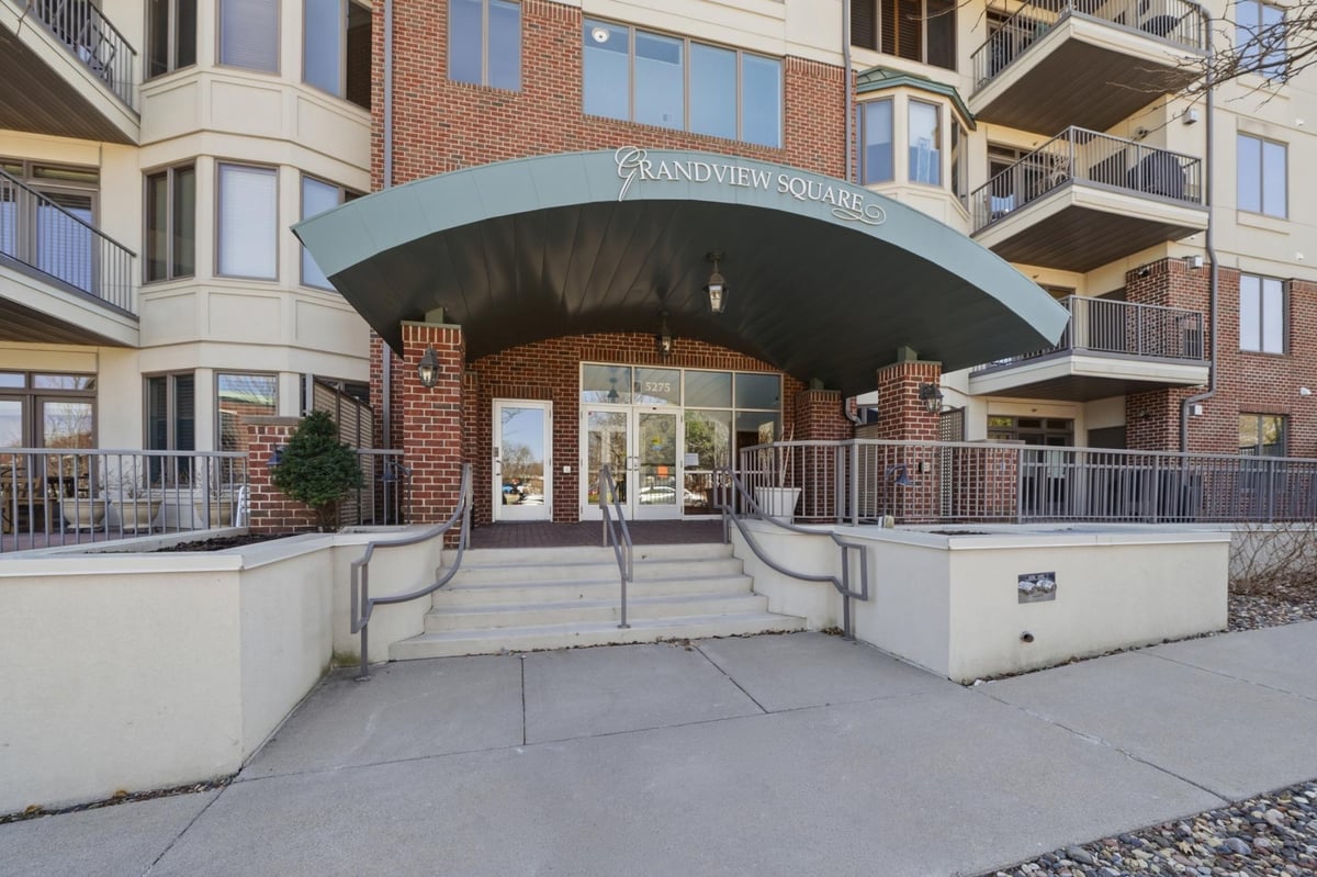 5275 Grandview Square #3401, Edina, MN 55436
