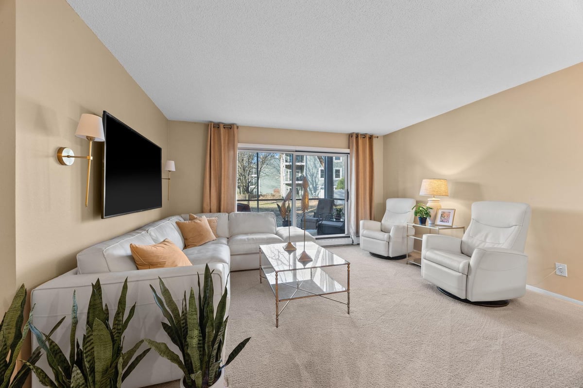 3000 Saint Albans Mill Road #111, Minnetonka, MN 55305